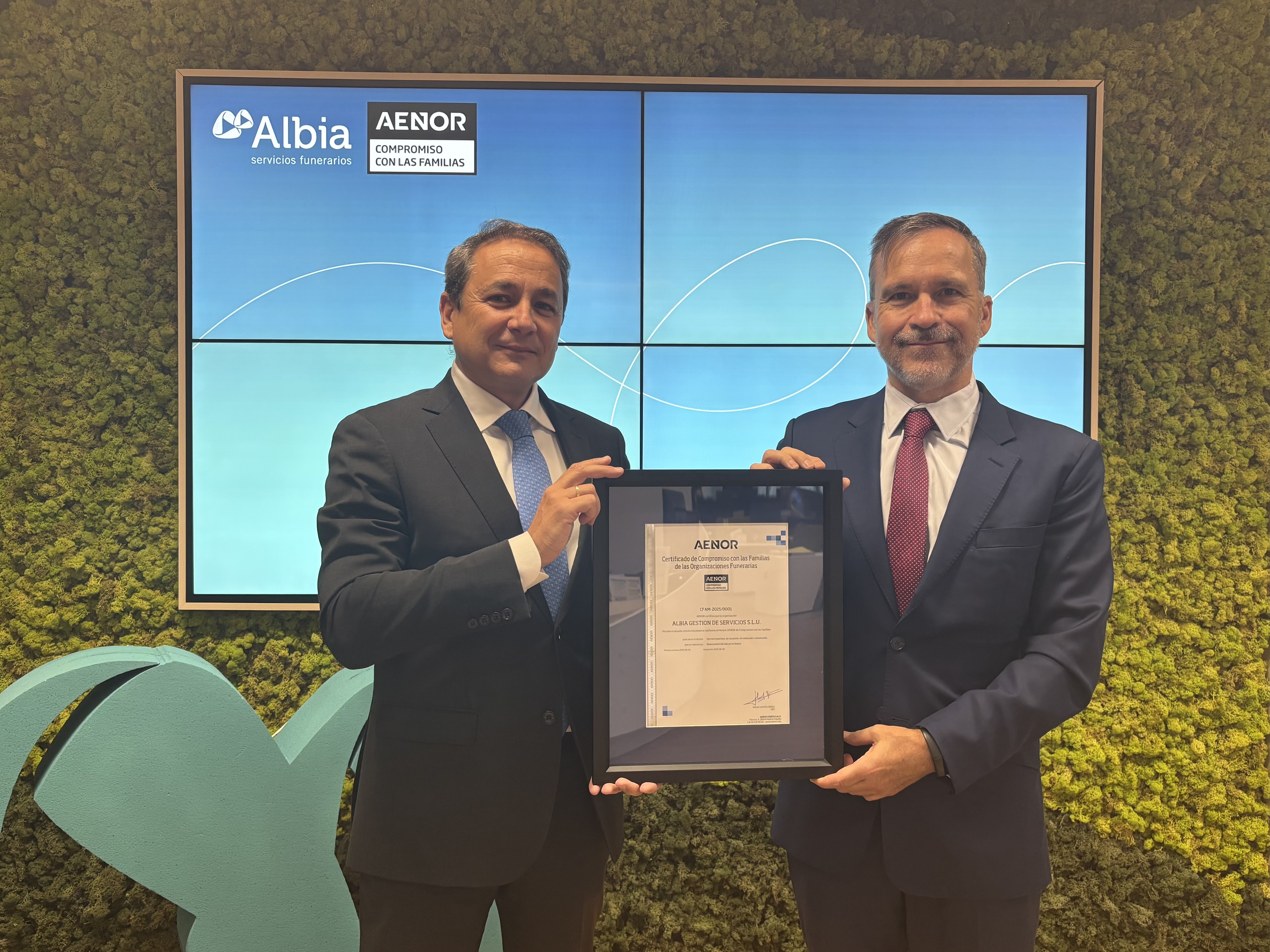 Imagen de la nota de prensa De izquierda a derecha: Daniel Palacios, director general de Grupo Albia, y Rafael García Meiro, CEO de AENOR.